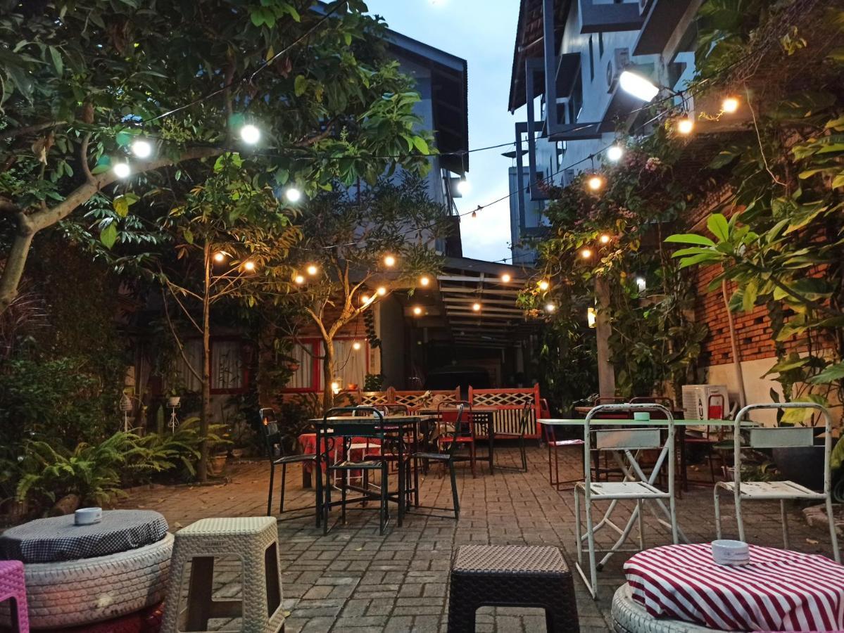 Roemah 28 Syariah Hotel Medan Exterior photo